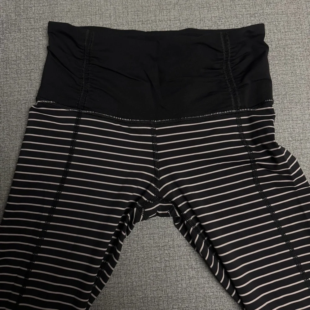 Lululemon Runday Crop Leggings - Picture 7 of 14